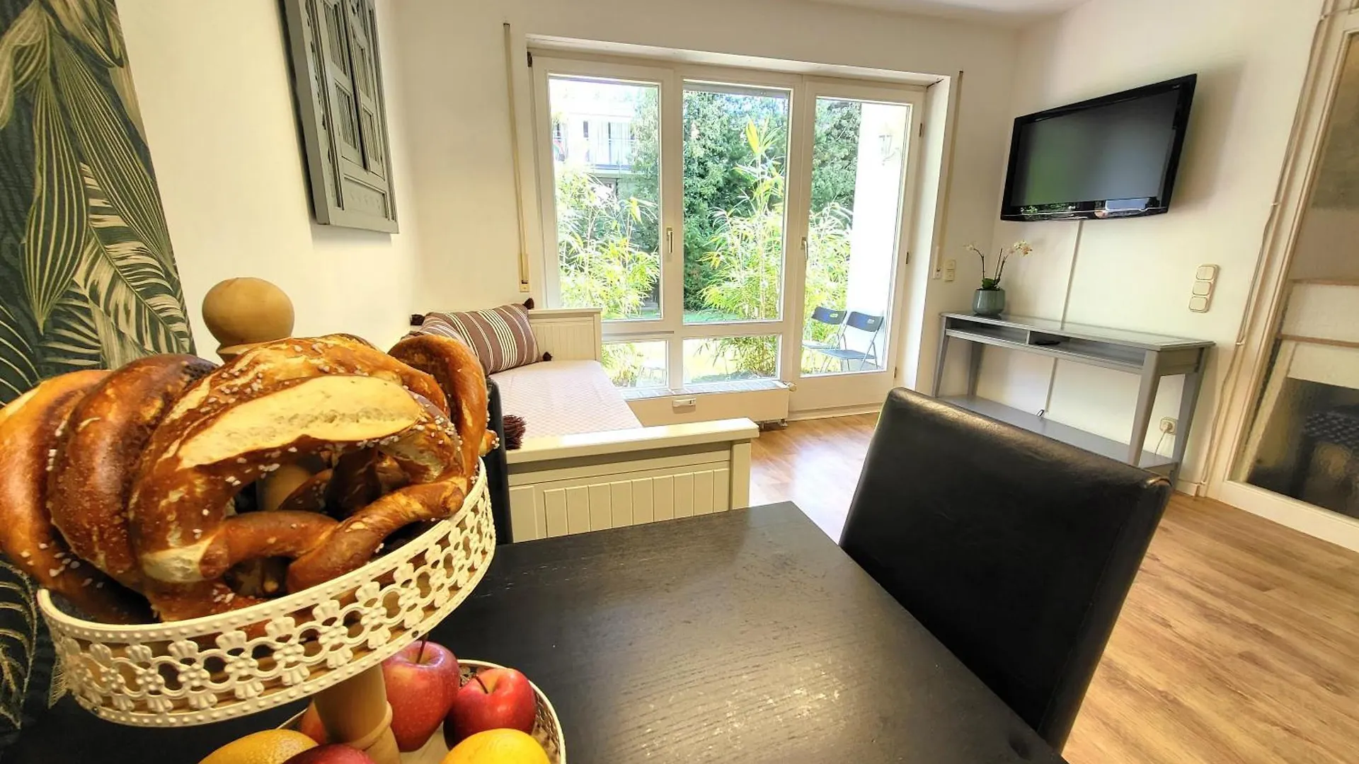 + :-) Be Home In Munich + :-) Be Home In Munich Apartment